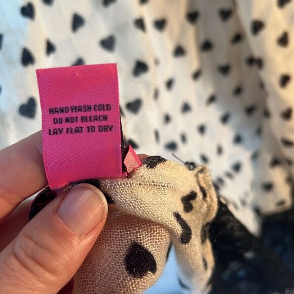 Betsey Johnson Oversized Lightweight Scarf Hearts Lace - Picture 3 of 6